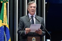 Collor defende reestruturação das carreiras militares