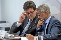 Prioridade do Mais Médicos é o 'Brasil profundo', afirma ministro