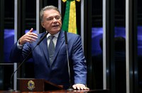 Alvaro Dias defende votação prioritária de projetos anticrime apresentados pelos senadores