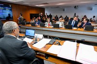 Senado debate a influência das fake news na sociedade brasileira