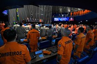 Senado homenageia bombeiros e vítimas de Brumadinho 