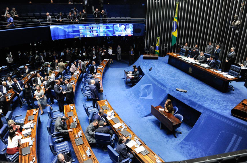 PlenÃ¡rio do Senado Federal durante sessÃ£o deliberativa ordinÃ¡ria. Ordem do dia.  Mesa: presidente do Senado, senador Davi Alcolumbre (DEM-AP);  senador Marcos do Val (PPS-ES).  Em pronunciamento, Ã  bancada, senador EsperidiÃ£o Amin (PP-SC).  Foto: Jonas Pereira/AgÃªncia Senado