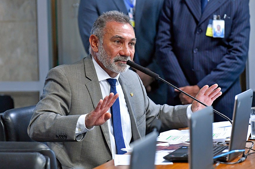 O senador Telmário Mota (Pros-RR) preside subcomissão que trata das relações do Brasil com a Venezuela