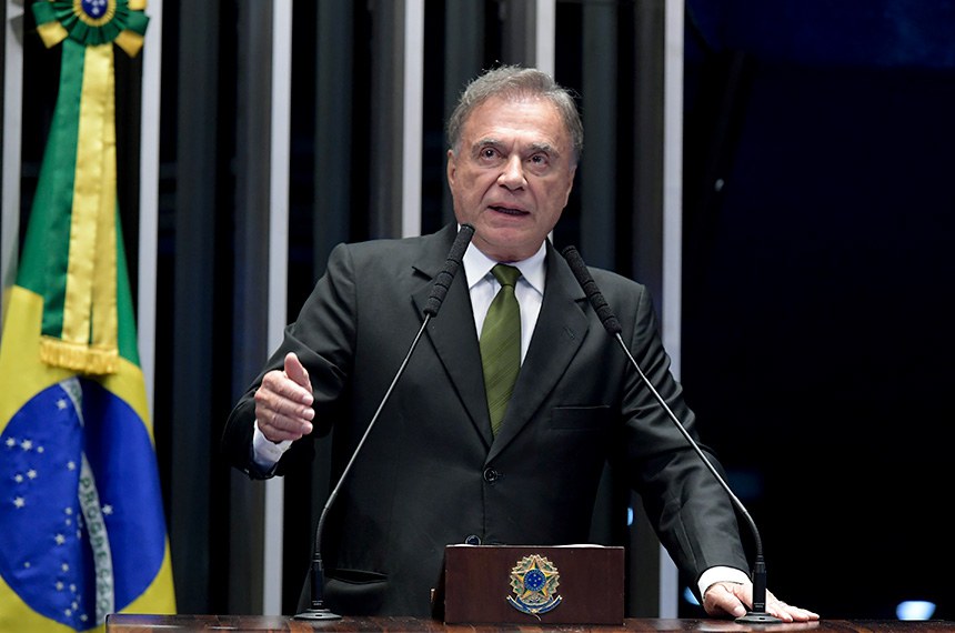 Plen&aacute;rio do Senado Federal durante sess&atilde;o n&atilde;o deliberativa.   Em discurso, &agrave; tribuna, senador Alvaro Dias (Pode-PR).  Foto: Waldemir Barreto/Ag&ecirc;ncia Senado