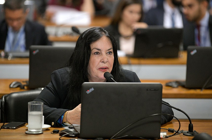 Senadora Rose de Freitas é a relatora do projeto que aumenta preços de serviços de cartórios, como emissão de certidão de casamento. Ela já se manifestou contra o fim das cotas para mulheres nas eleições