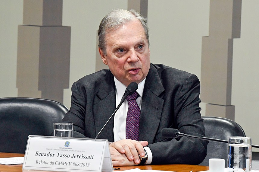 Comiss&atilde;o Mista da Medida Provis&oacute;ria (CMMPV) n&ordm; 868 de 2018, que altera o marco legal do saneamento b&aacute;sico, realiza audi&ecirc;ncia p&uacute;blica interativa para debater a MP.   &Agrave; mesa em pronunciamento, relator da CMMPV 868/2018, senador Tasso Jereissati (PSDB-CE).  Foto: Roque de S&aacute;/Ag&ecirc;ncia Senado