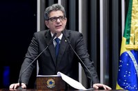 Para Rogério Carvalho, governo conduz Brasil pelo caminho da barbárie