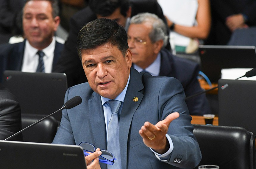Proposta do senador Carlos Viana também prevê demissão, em vez de aposentadoria compulsória, como sanção para juízes que cometem infração