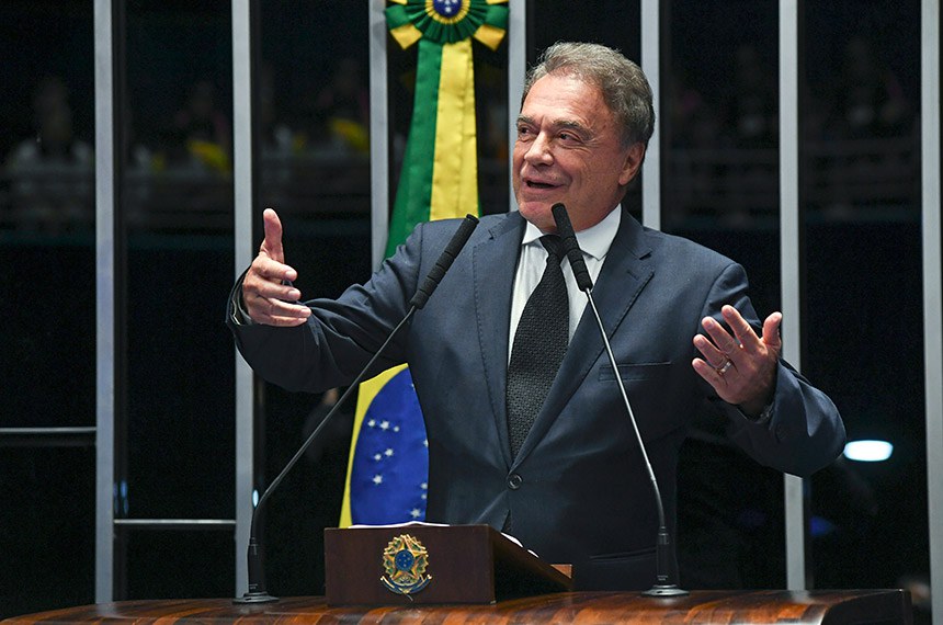 Plen&aacute;rio do Senado Federal durante sess&atilde;o n&atilde;o deliberativa.   Em discurso, &agrave; tribuna, senador Alvaro Dias (Pode-PR).  Foto: Jefferson Rudy/Ag&ecirc;ncia Senado