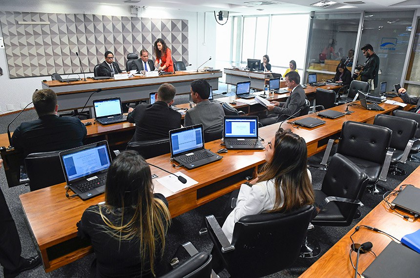 Na última reunião da comissão mista, presidida pelo senador Eduardo Gomes, os parlamentares pediram vista coletiva do relatório do deputado Orlando Silva, que promove diversas alterações na MP original