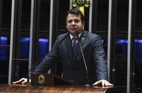 Reguffe destaca projetos que reparam danos causados às vítimas de crimes