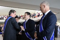 Presidente do Senado recebe a Ordem do Rio Branco de Jair Bolsonaro