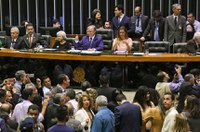 Sessão solene enaltece líderes comunitários