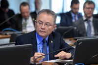 CI vota projeto que remunera prefeituras por compartilhamento de postes