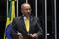 Olavo de Carvalho quer espaço para extrema-direita, diz Chico Rodrigues