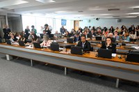 Pessoas que não comunicarem atos de violência contra criança ou adolescente sofrerão sanções