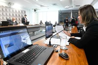 Troca de nome e sexo em documento de identidade de transexuais pode virar lei