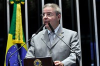 Anastasia critica corte de verbas das universidades federais