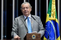 Jayme Campos destaca escassez de médicos no interior dos estados