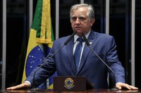 Izalci comemora transferência da Junta Comercial da União para o Distrito Federal