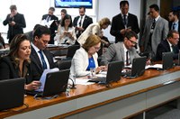 Comissão de Educação aprova meia-entrada para doadores de sangue 