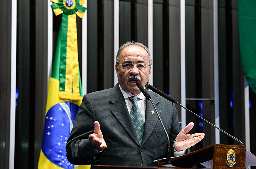 Plenário do Senado Federal durante sessão não deliberativa extraordinária. Em discurso, à tribuna, senador Chico Rodrigues (DEM-RR). Foto: Marcos Oliveira/Agência Senado