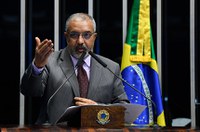 Para Paulo Paim, manifestações vão muito além dos cortes na educação