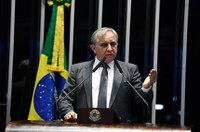 Izalci destaca papel da tecnologia na educação 