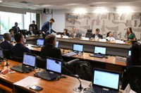 Obstáculos no acesso a medicamentos de alto custo continuam, dizem debatedores