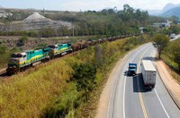 CCJ aprova permanência de construções às margens de estradas e ferrovias