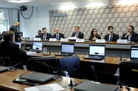 Educação municipal pública não sobrevive sem o Fundeb, alertam debatedores