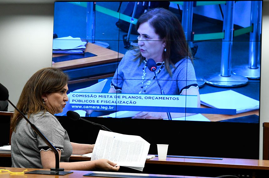 Comissão Mista de Planos, Orçamentos Públicos e Fiscalização (CMO) realiza audiência pública interativa para tratar sobre as fontes orçamentárias para crédito suplementar de R$ 248,9 bi para cumprimento da Regra de Ouro. Foram convidados, entre outros, os ministros da Cidadania e da Agricultura, e o presidente do Banco Central. À bancada, em pronunciamento, senadora Kátia Abreu (PDT-TO). Foto: Roque de Sá/Agência Senado