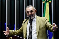 Telmário critica paralisação do trabalho de melhoria das estradas vicinais em Roraima       