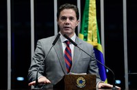 Veneziano critica decretos que ampliam direito a porte de arma