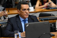 Comissão vota isenção de IR para aposentados com doenças graves