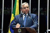 Izalci destaca visita a laboratório pioneiro em fonte de luz síncrotron no Brasil