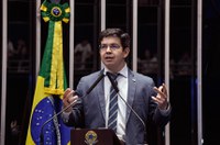 Randolfe pede impeachment do ministro da Educação 