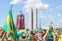 Senadores destacam manifestações populares de domingo