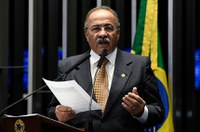 Chico Rodrigues lamenta situação de maternidade em Boa Vista