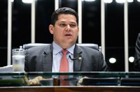 Davi Alcolumbre lê carta de Bolsonaro pedindo aprovação da MP 870 como saiu da Câmara