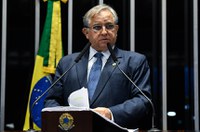 Izalci lamenta descumprimento de metas previstas no Plano Nacional de Educação