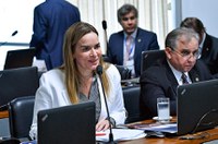 Combate à violência contra a mulher deve estar nos currículos da educação básica, analisa CE