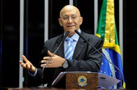 Protesto em defesa da educação é oportuno, afirma Confúcio Moura