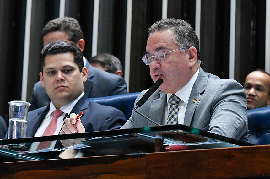 Plenário do Senado Federal durante sessão deliberativa extraordinária. Ordem do dia. Mesa: presidente do Senado Federal, senador Davi Alcolumbre (DEM-AP); senador Roberto Rocha (PSDB-MA). Foto: Geraldo Magela/Agência Senado