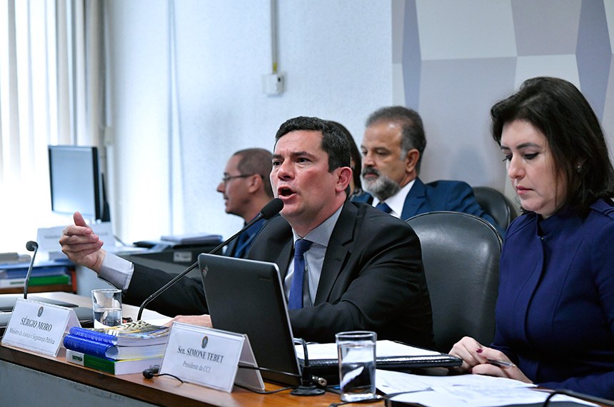 Comissão de Constituição, Justiça e Cidadania (CCJ) realiza audiência pública para ouvir o ministro de Estado da Justiça e Segurança Pública, sobre informações e esclarecimentos a respeito das notÃcias veiculadas na imprensa relacionadas à Operação Lava Jato. Mesa: ministro de Estado da Justiça e Segurança Pública, Sergio Moro; presidente da CCJ, senadora Simone Tebet (MDB-MS). Foto: Geraldo Magela/Agência Senado