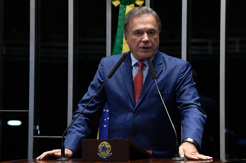 Plen&aacute;rio do Senado Federal durante sess&atilde;o n&atilde;o deliberativa.   Em discurso, &agrave; tribuna, senador Alvaro Dias (Podemos-PR).  Foto: Jefferson Rudy/Ag&ecirc;ncia Senado