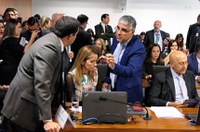 Prevenção da violência contra a mulher deve integrar currículo escolar, decide CE