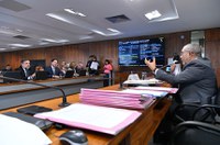 Na CDH, senadores defendem funcionários terceirizados do Senado