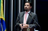 Rodrigo Cunha cobra ações para redução do analfabetismo no Norte e no Nordeste