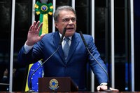 Alvaro Dias destaca decisão de debater a reforma tributária no Senado